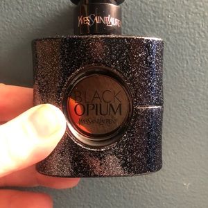 Yves st. Laurant black opium